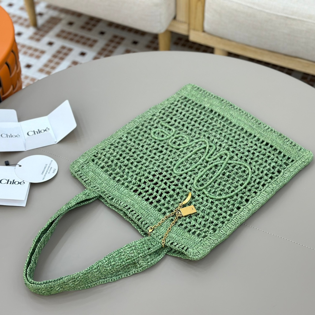 Chloé Summer Banana Bag In Raffia