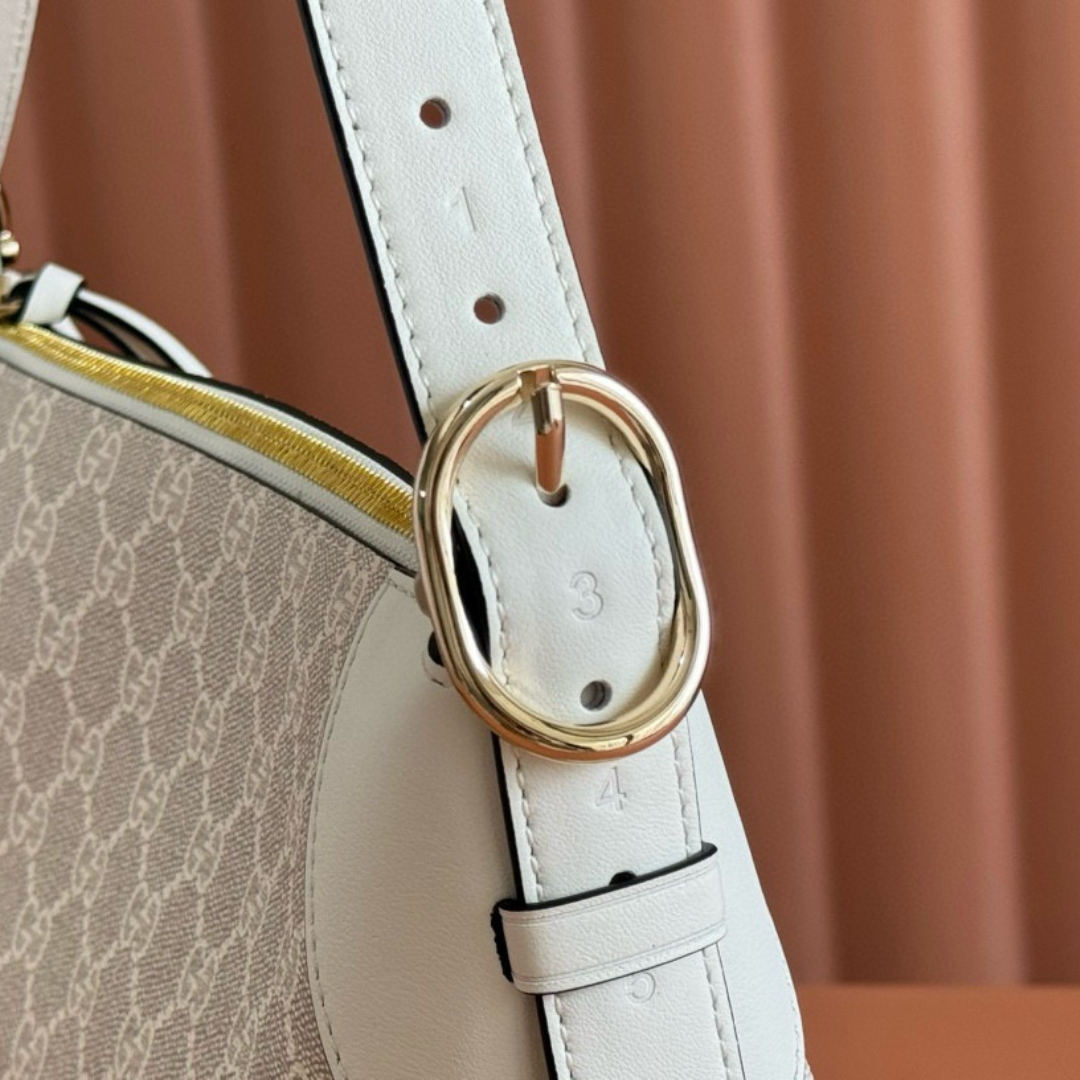 Gucci: Small Shoulder Bag & Gg Emblem