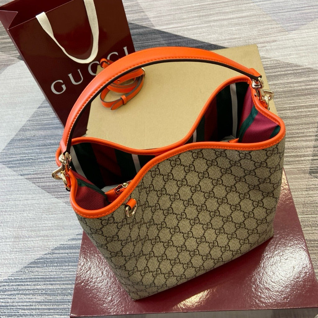 Gucci: Medium Bucket Bag & Gg Emblem