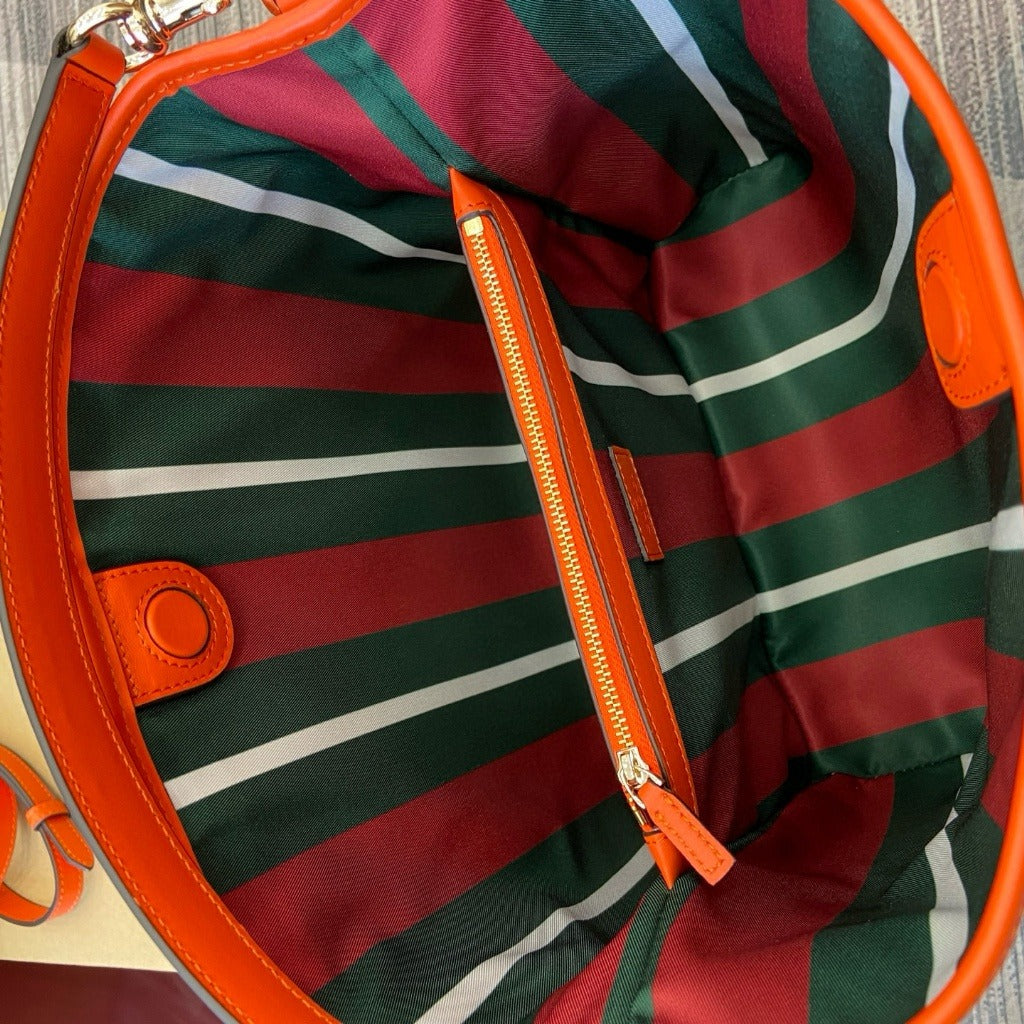 Gucci: Medium Bucket Bag & Gg Emblem