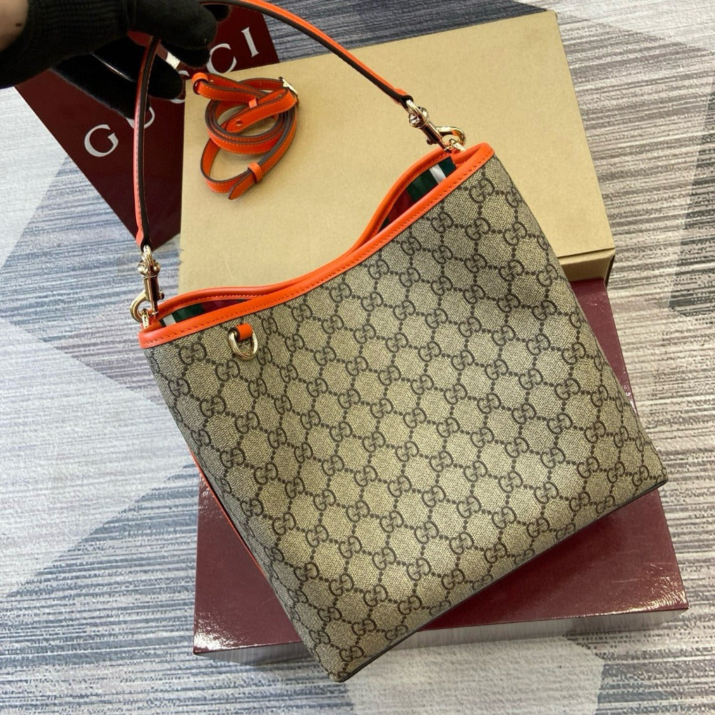 Gucci: Medium Bucket Bag & Gg Emblem