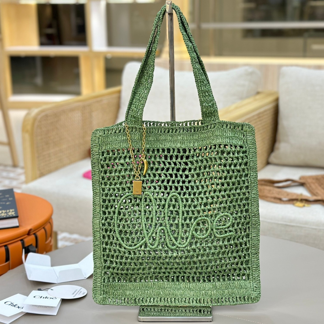 Chloé Summer Banana Bag In Raffia