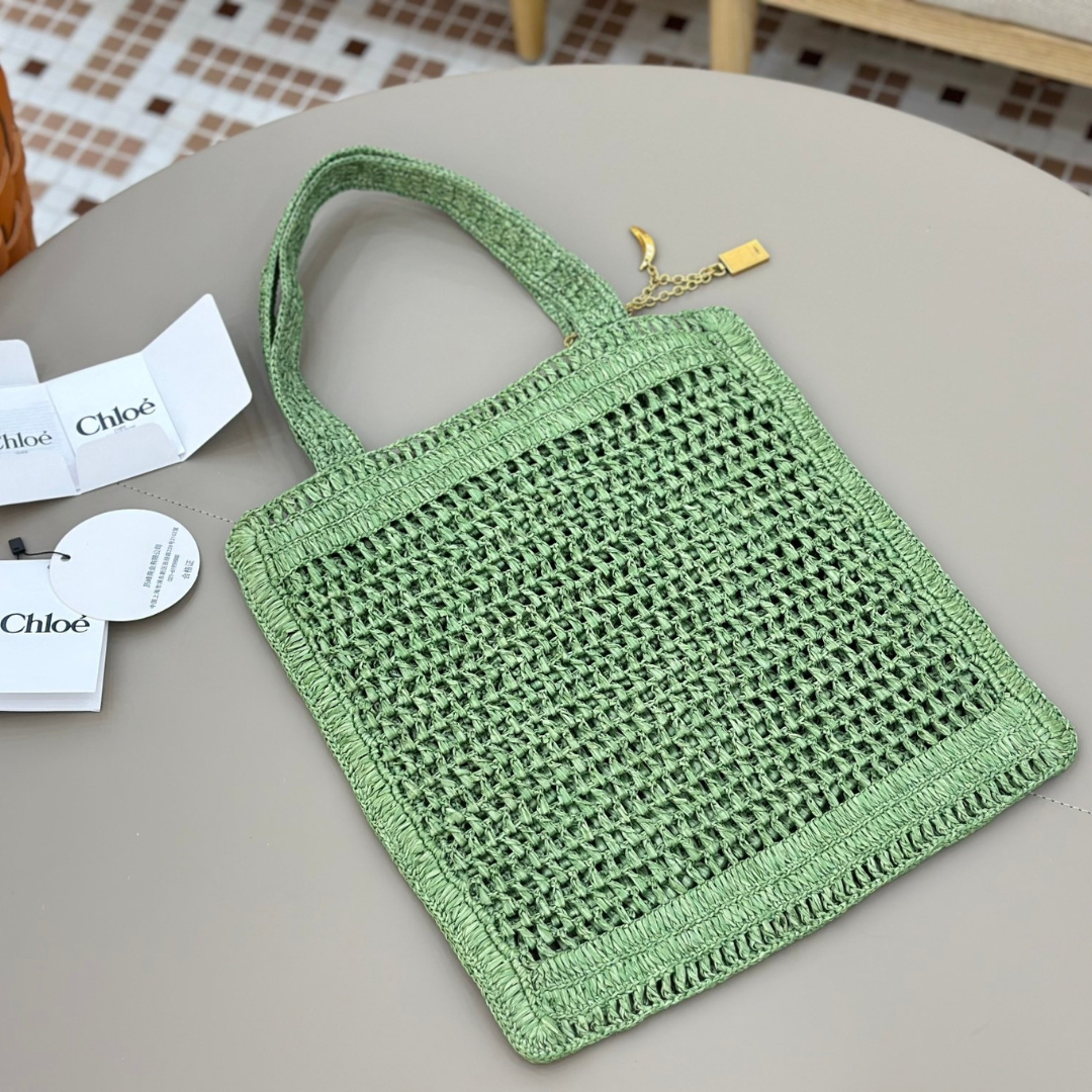 Chloé Summer Banana Bag In Raffia