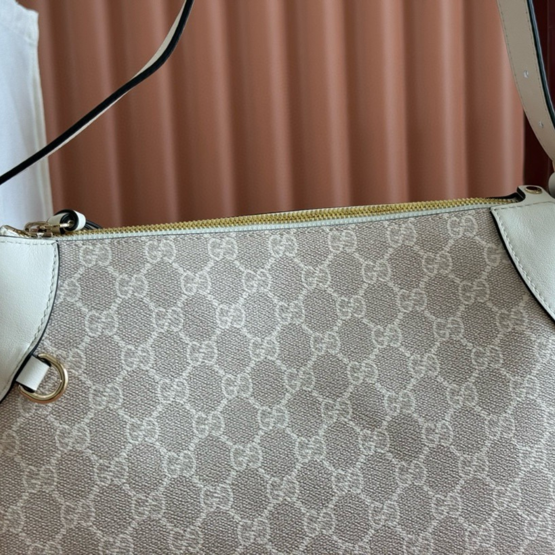 Gucci: Small Shoulder Bag & Gg Emblem