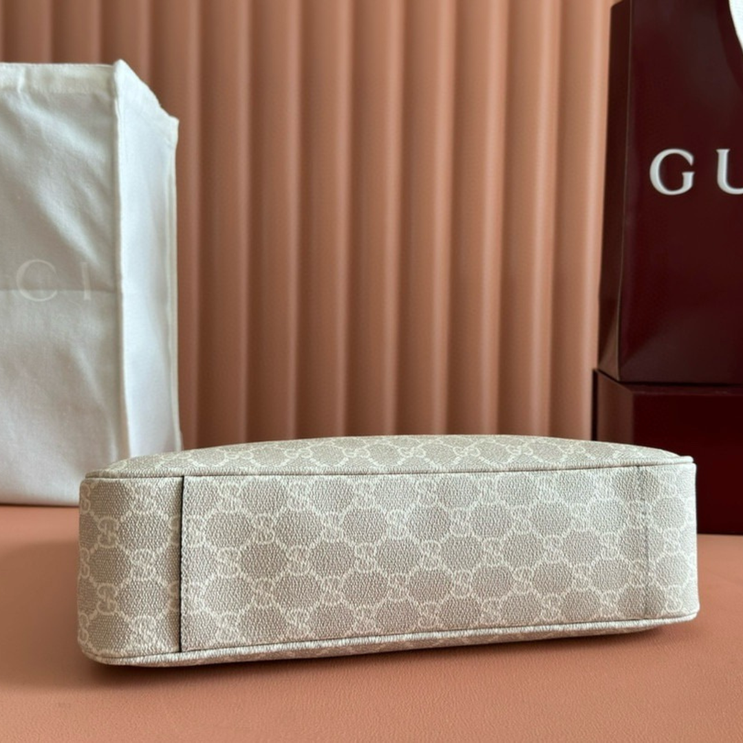 Gucci: Small Shoulder Bag & Gg Emblem