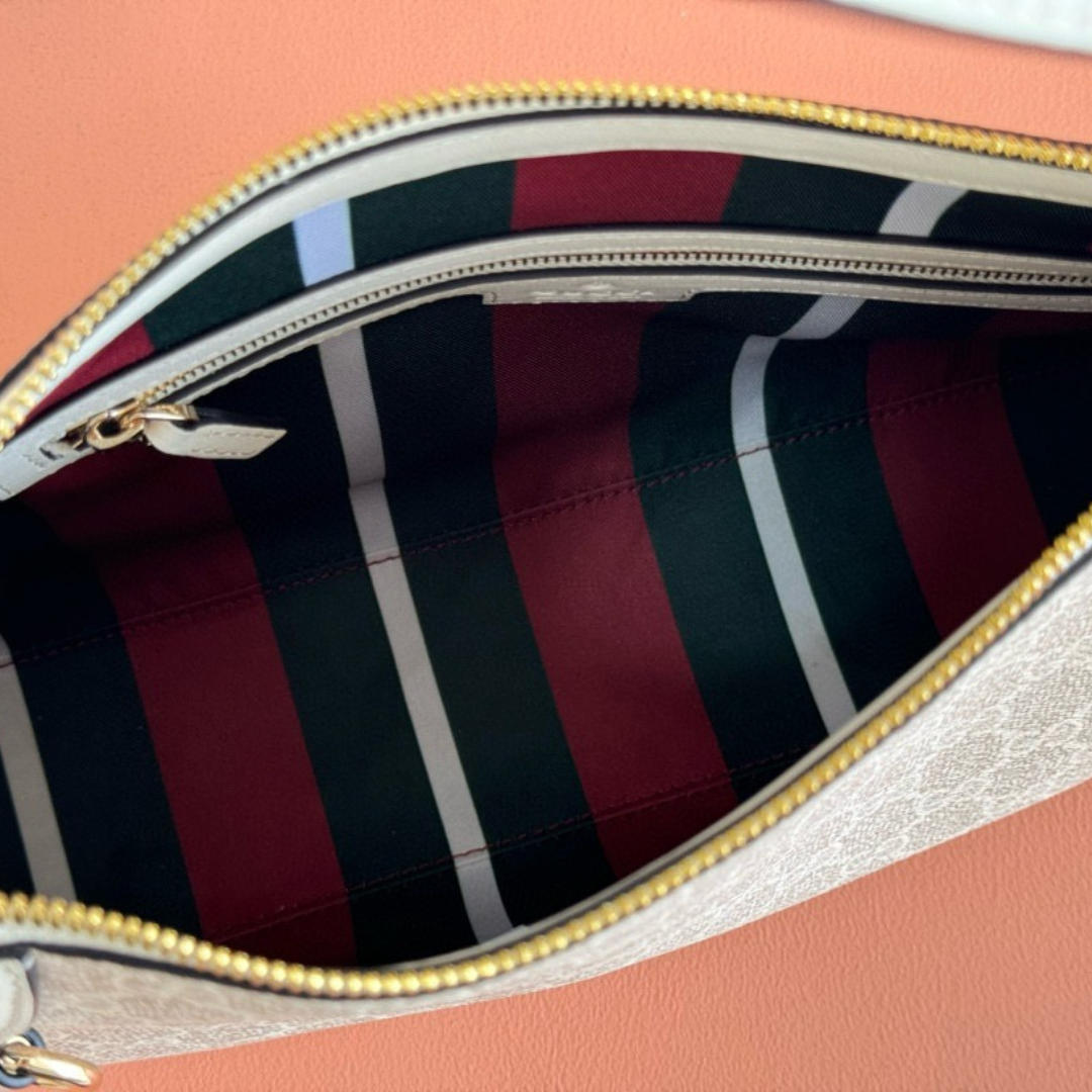 Gucci: Small Shoulder Bag & Gg Emblem