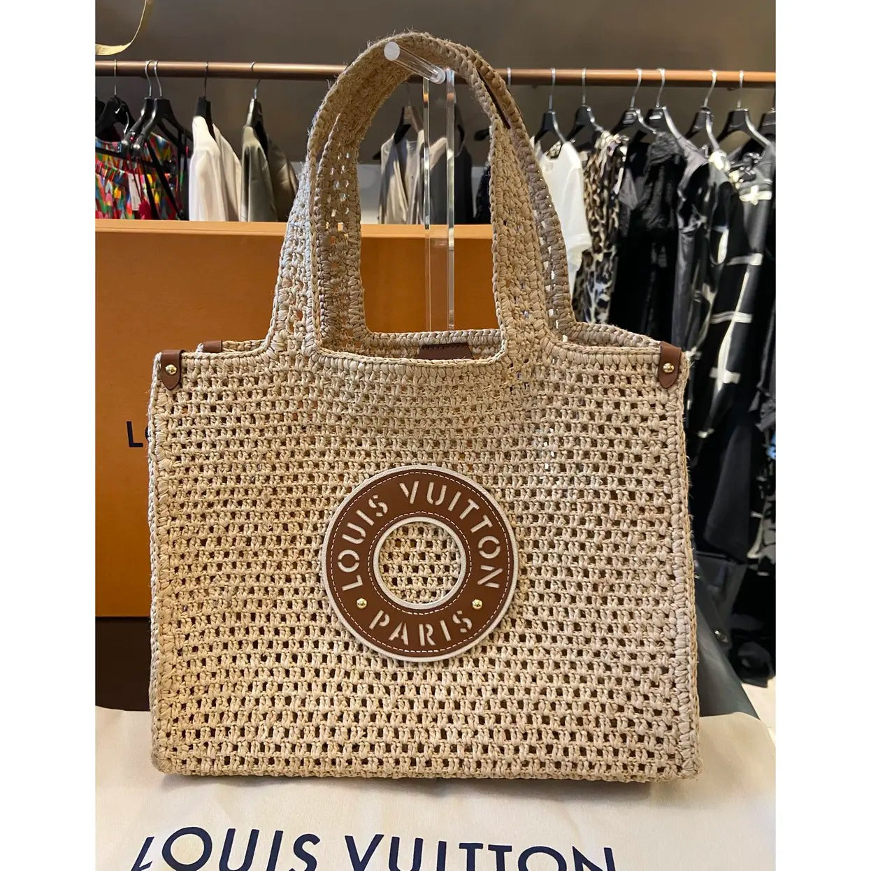 Louis Vuitton Onthego Mm Handbag In Raffia By The Pool